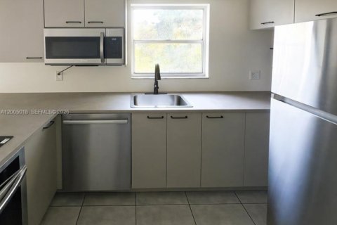 Condominio en alquiler en Miami, Florida, 1 dormitorio, 68.84 m2 № 2069027 - foto 7