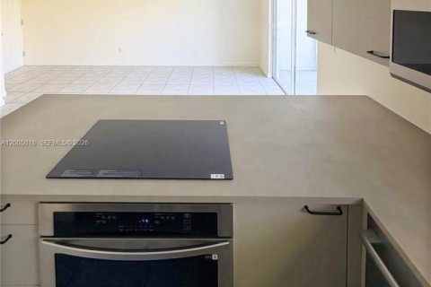 Condominio en alquiler en Miami, Florida, 1 dormitorio, 68.84 m2 № 2069027 - foto 6