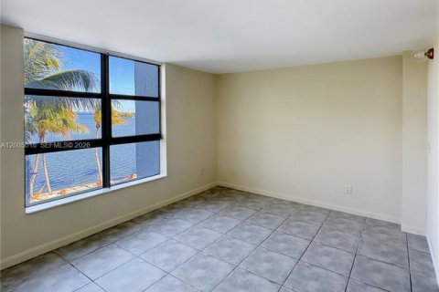 Condominio en alquiler en Miami, Florida, 1 dormitorio, 68.84 m2 № 2069027 - foto 14