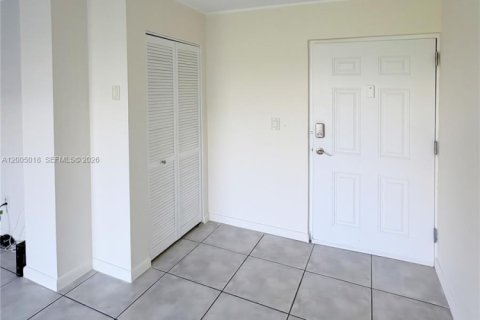 Condominio en alquiler en Miami, Florida, 1 dormitorio, 68.84 m2 № 2069027 - foto 18