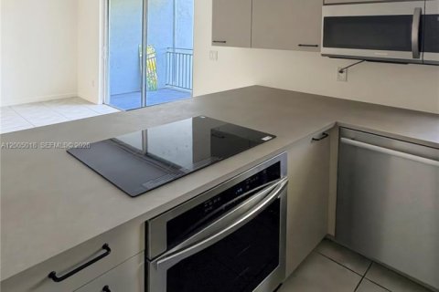 Condominio en alquiler en Miami, Florida, 1 dormitorio, 68.84 m2 № 2069027 - foto 4