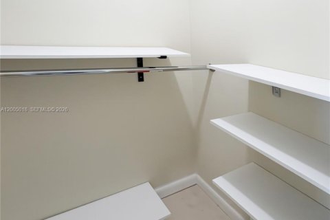 Condominio en alquiler en Miami, Florida, 1 dormitorio, 68.84 m2 № 2069027 - foto 10
