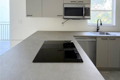 Condominio en alquiler en Miami, Florida, 1 dormitorio, 68.84 m2 № 2069027 - foto 5