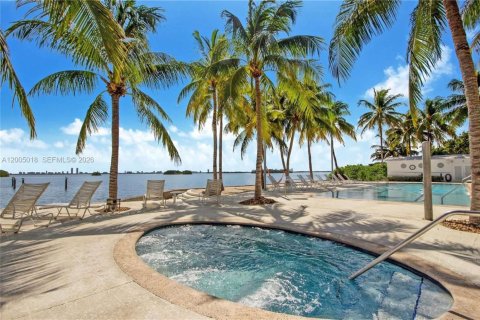 Condominio en alquiler en Miami, Florida, 1 dormitorio, 68.84 m2 № 2069027 - foto 19