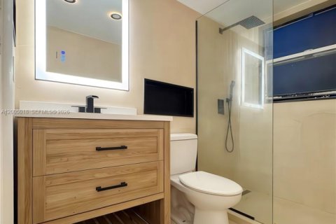 Condominio en alquiler en Miami, Florida, 1 dormitorio, 68.84 m2 № 2069027 - foto 12