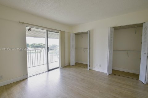 Copropriété à louer à Pembroke Pines, Floride: 1 chambre, 63.64 m2 № 2000117 - photo 10
