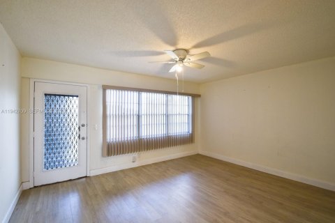 Copropriété à louer à Pembroke Pines, Floride: 1 chambre, 63.64 m2 № 2000117 - photo 4