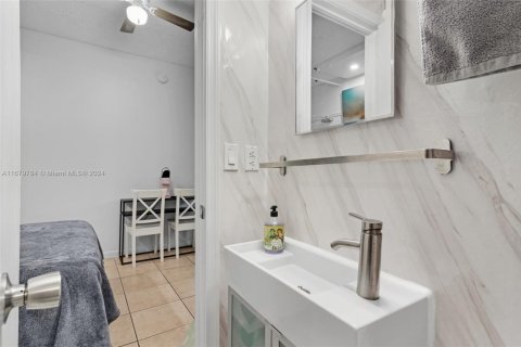 Condo in Miami Beach, Florida  № 1859288 - photo 20