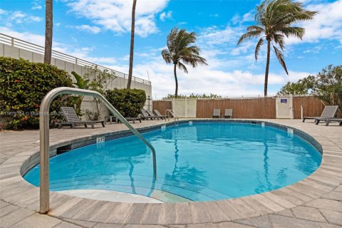 Condo in Miami Beach, Florida  № 1859288 - photo 22