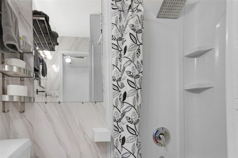 Condo in Miami Beach, Florida  № 1859288 - photo 18