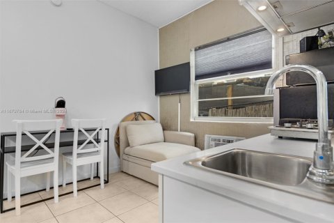 Condo in Miami Beach, Florida  № 1859288 - photo 7