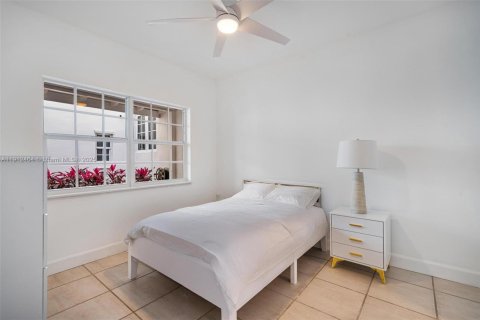 House in Coral Gables, Florida 5 bedrooms, 397.06 sq.m. № 1970711 - photo 23