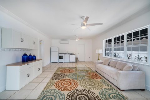 House in Coral Gables, Florida 5 bedrooms, 397.06 sq.m. № 1970711 - photo 22