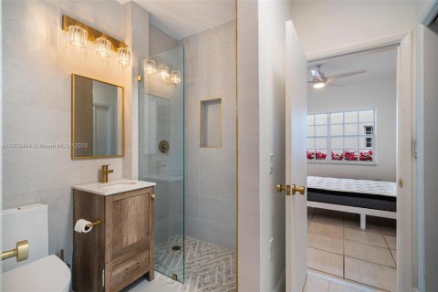 House in Coral Gables, Florida 5 bedrooms, 397.06 sq.m. № 1970711 - photo 24