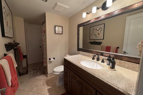 Condo in West Palm Beach, Florida, 2 bedrooms  № 2190727 - photo 9