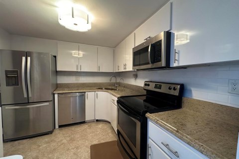 Condo in West Palm Beach, Florida, 2 bedrooms  № 2190727 - photo 4