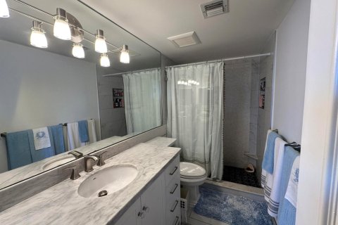 Condo in West Palm Beach, Florida, 2 bedrooms  № 2190727 - photo 7