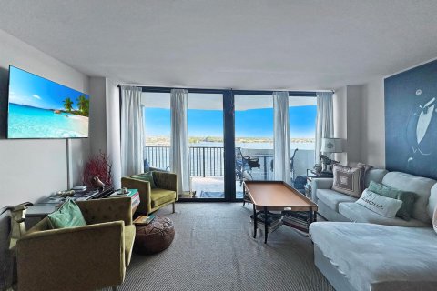 Condo in West Palm Beach, Florida, 2 bedrooms  № 2190727 - photo 2
