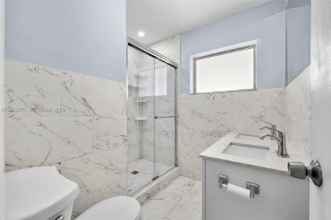 Casa en alquiler en Miami, Florida, 3 dormitorios, 115.57 m2 № 1990822 - foto 14