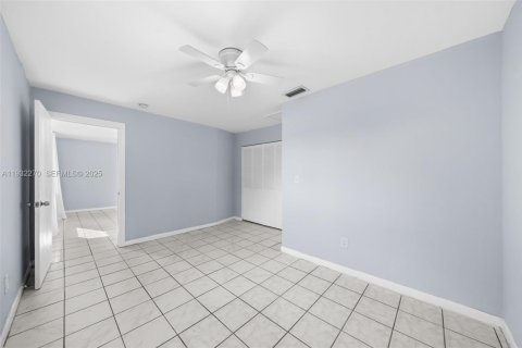 Casa en alquiler en Miami, Florida, 3 dormitorios, 115.57 m2 № 1990822 - foto 13