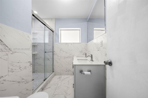 Casa en alquiler en Miami, Florida, 3 dormitorios, 115.57 m2 № 1990822 - foto 15