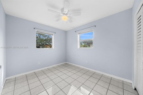 Casa en alquiler en Miami, Florida, 3 dormitorios, 115.57 m2 № 1990822 - foto 18