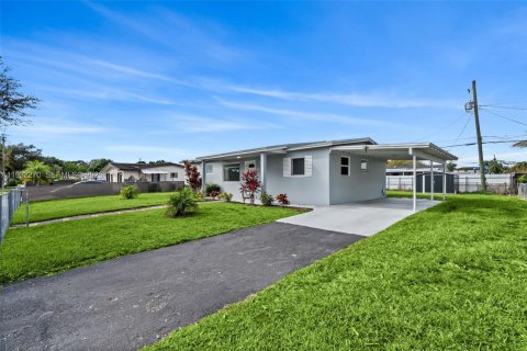 Casa en alquiler en Miami, Florida, 3 dormitorios, 115.57 m2 № 1990822 - foto 3