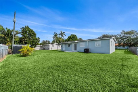 Casa en alquiler en Miami, Florida, 3 dormitorios, 115.57 m2 № 1990822 - foto 21