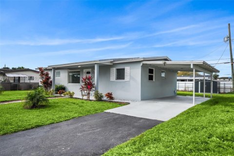 Casa en alquiler en Miami, Florida, 3 dormitorios, 115.57 m2 № 1990822 - foto 4