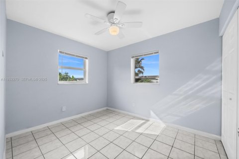 Casa en alquiler en Miami, Florida, 3 dormitorios, 115.57 m2 № 1990822 - foto 16