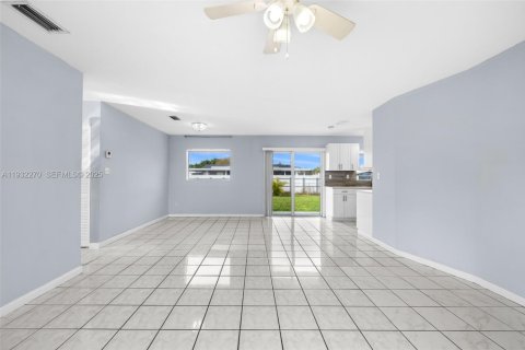 Casa en alquiler en Miami, Florida, 3 dormitorios, 115.57 m2 № 1990822 - foto 6