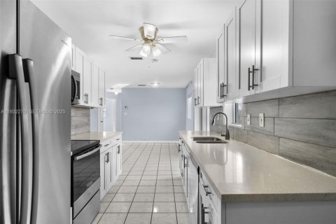 Casa en alquiler en Miami, Florida, 3 dormitorios, 115.57 m2 № 1990822 - foto 11