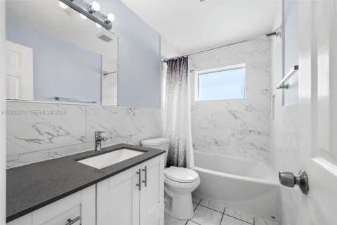 Casa en alquiler en Miami, Florida, 3 dormitorios, 115.57 m2 № 1990822 - foto 20