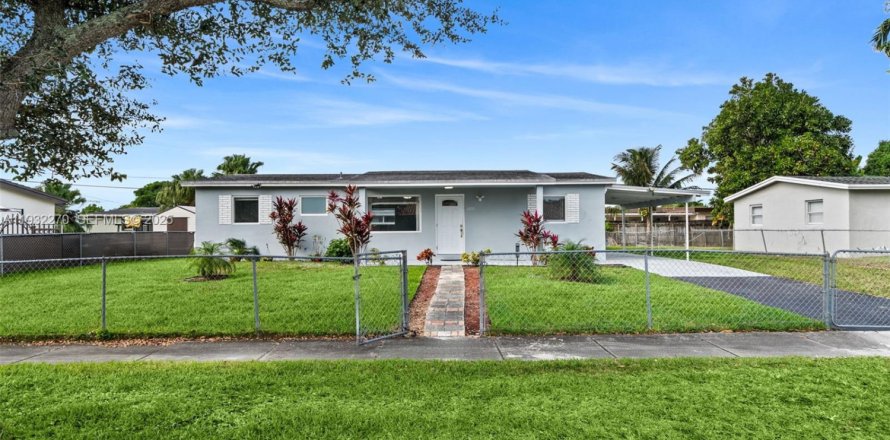 Casa en Miami, Florida 3 dormitorios, 115.57 m2 № 1990822