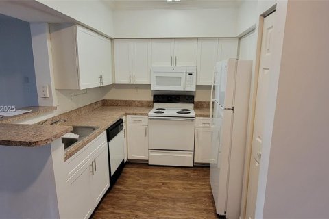 Condo in Pembroke Pines, Florida, 1 bedroom  № 1989013 - photo 4