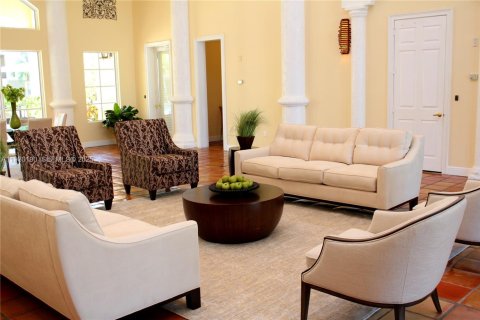 Condo in Pembroke Pines, Florida, 1 bedroom  № 1989013 - photo 17