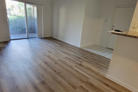 Condo in Pembroke Pines, Florida, 1 bedroom  № 1989013 - photo 12