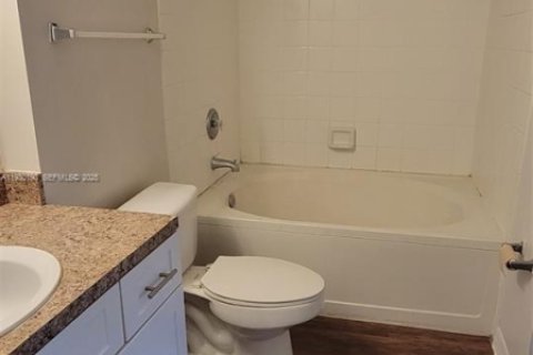 Condo in Pembroke Pines, Florida, 1 bedroom  № 1989013 - photo 10