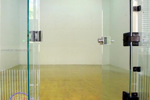 Condo in Pembroke Pines, Florida, 1 bedroom  № 1989013 - photo 18