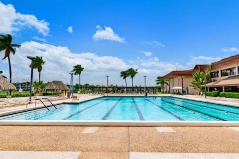 Condo in Pembroke Pines, Florida, 2 bedrooms  № 1994607 - photo 23