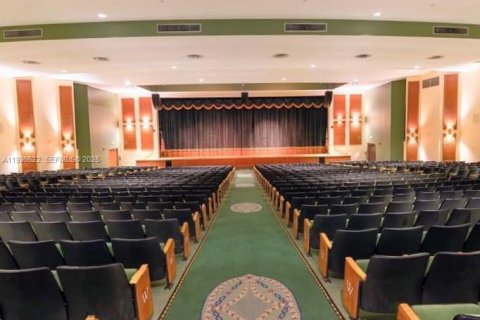 Condo in Pembroke Pines, Florida, 2 bedrooms  № 1994607 - photo 27