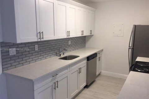 Condo in Miami, Florida, 2 bedrooms  № 1988277