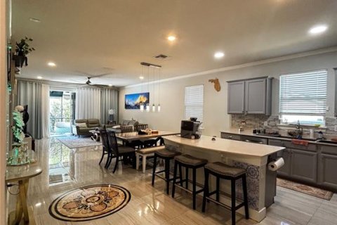 House in ESTATES AT LAKEVIEW PRESERVE in Winter Garden, Florida 4 bedrooms, 192.31 sq.m. № 2399000 - photo 10