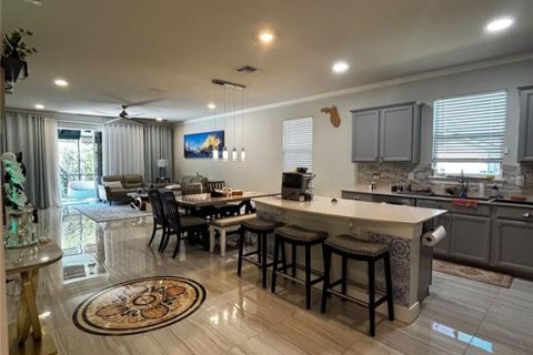 House in ESTATES AT LAKEVIEW PRESERVE in Winter Garden, Florida 4 bedrooms, 192.31 sq.m. № 2399000 - photo 6