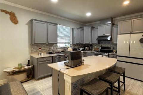 House in ESTATES AT LAKEVIEW PRESERVE in Winter Garden, Florida 4 bedrooms, 192.31 sq.m. № 2399000 - photo 7