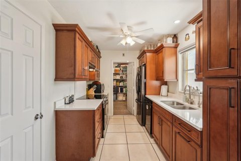 House in Venice, Florida 2 bedrooms, 116.22 sq.m. № 1760603 - photo 9