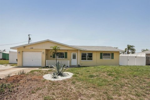House in Venice, Florida 2 bedrooms, 116.22 sq.m. № 1760603 - photo 1
