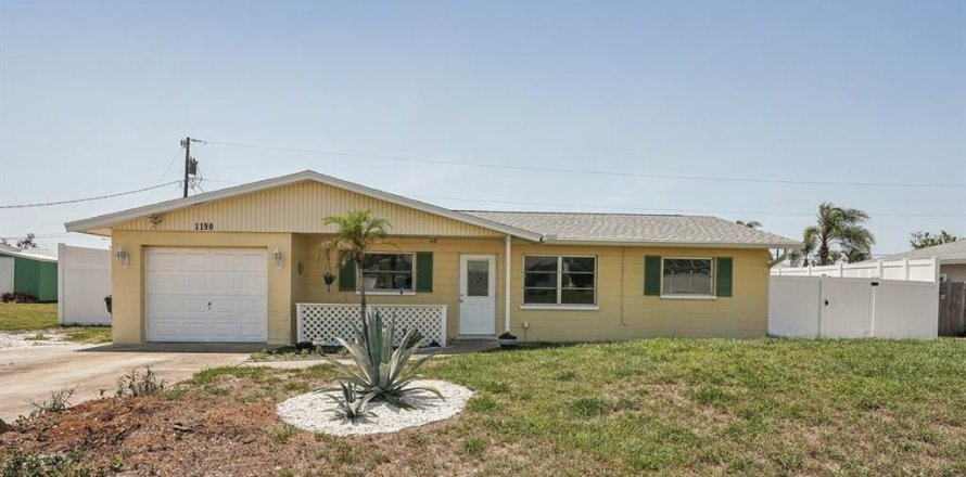 House in Venice, Florida 2 bedrooms, 116.22 sq.m. № 1760603