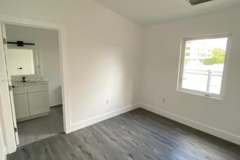 Купить коммерческую недвижимость в Майами, Флорида 211.82м2, № 2059835 - фото 10