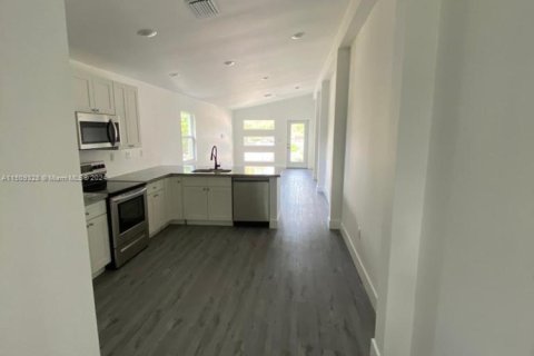 Купить коммерческую недвижимость в Майами, Флорида 211.82м2, № 2059835 - фото 8